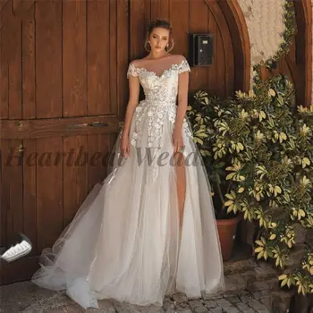 Элегантное Свадебное платье с разрезом по бокам 2023 для Lsdies А-силуэта с Открытыми плечами, Шлейфом на пуговицах сзади и Аппликациями, Свадебные платья 1