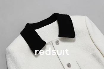 Простое и лаконичное черно-белое пальто из контрастного твида с небольшим ароматом и блузкой All The Ladies 2