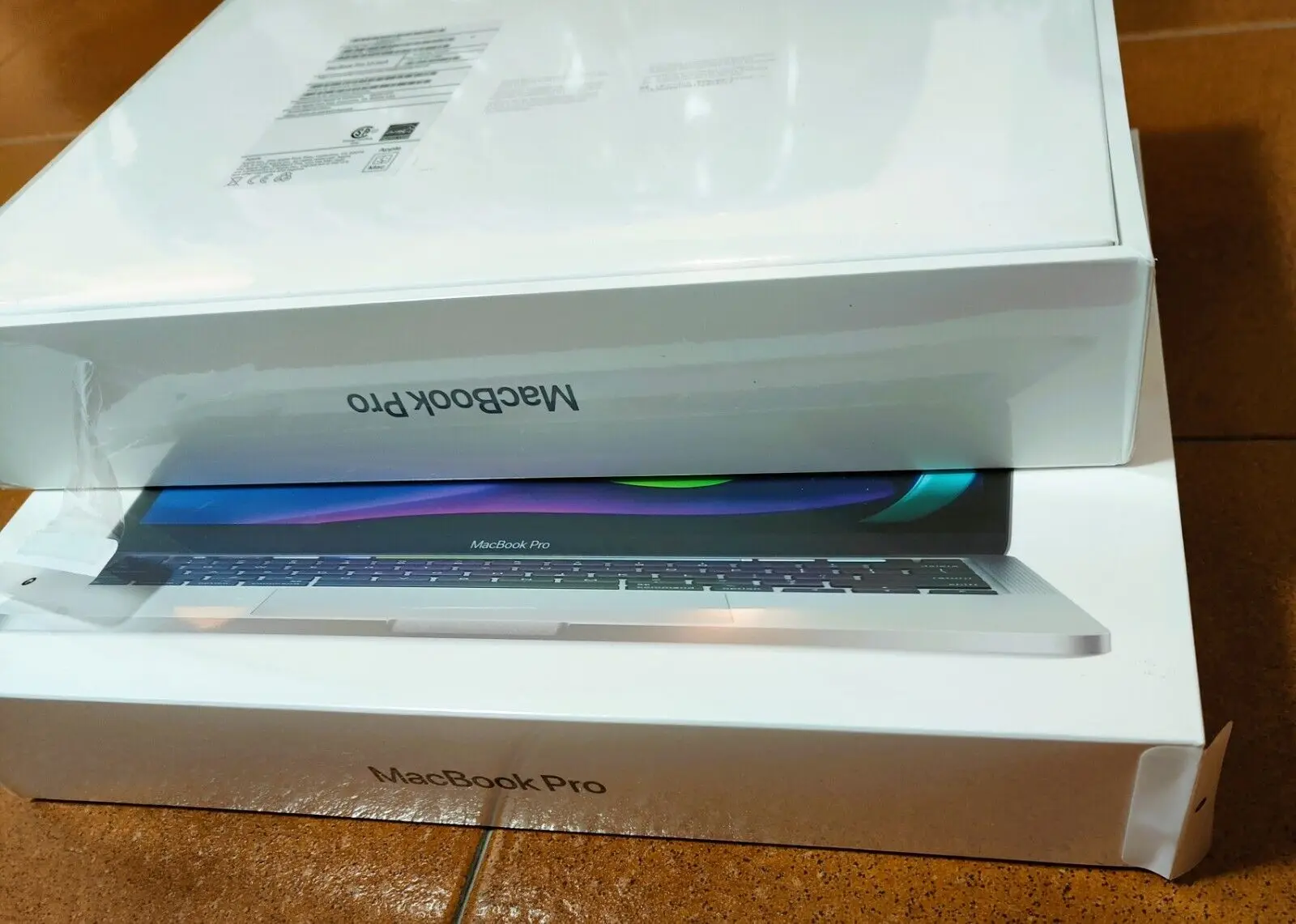горячая скидка MaccBook Pro 13 