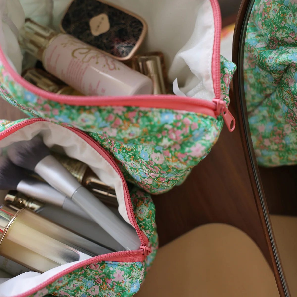 Косметичка с цветочным узором, сшитая органайзером, сумка для макияжа, цветочный холст, Большая емкость для путешествий Изображение 3