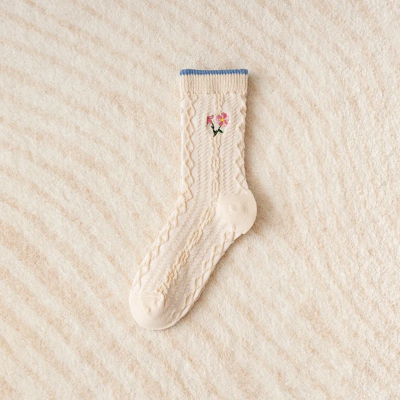Ретро вышивка Кролик Японский Милый Мультфильм Полосатые женские носки средней длины в этническом стиле Цветочные носки Женские Осенние Изображение 5